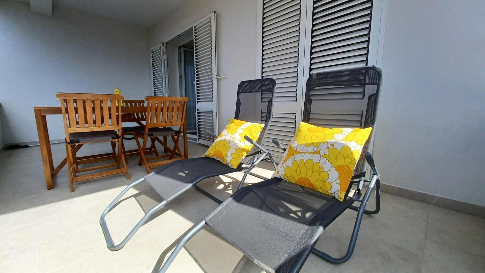 Apartments Daria Krk Town Exterior photo